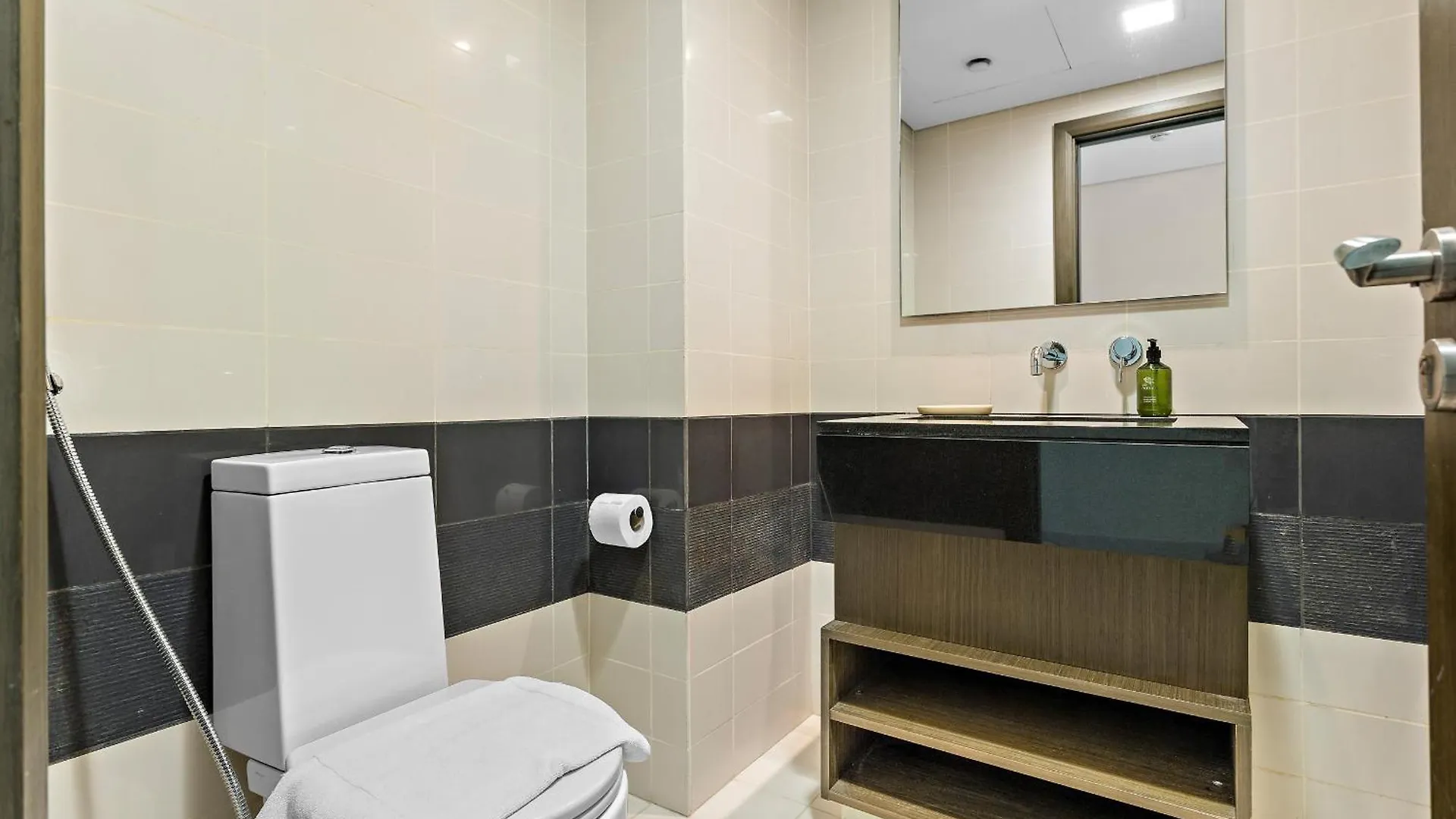 Vayk - Modern 1 Bd Apartment In The Heart Of Downtown Dubai