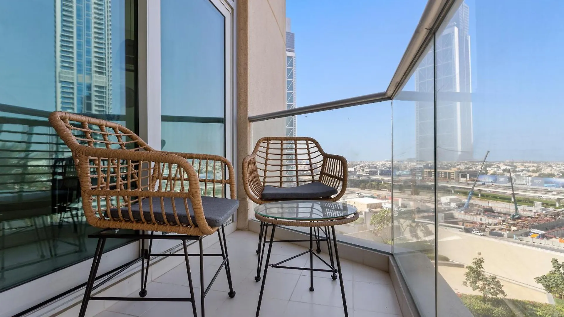 Vayk - Modern 1 Bd Apartment In The Heart Of Downtown Dubai